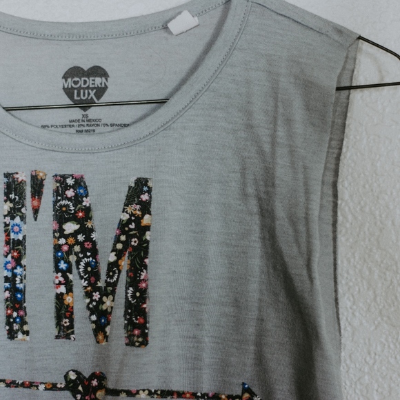 Cut Off Tank Top - Picture 2 of 3